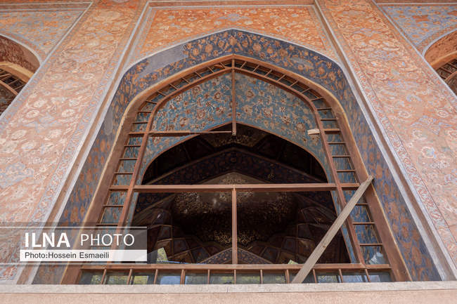 بازدید خبرنگاران از آثار بمباران هوایی در حریم تاریخی اصفهان
