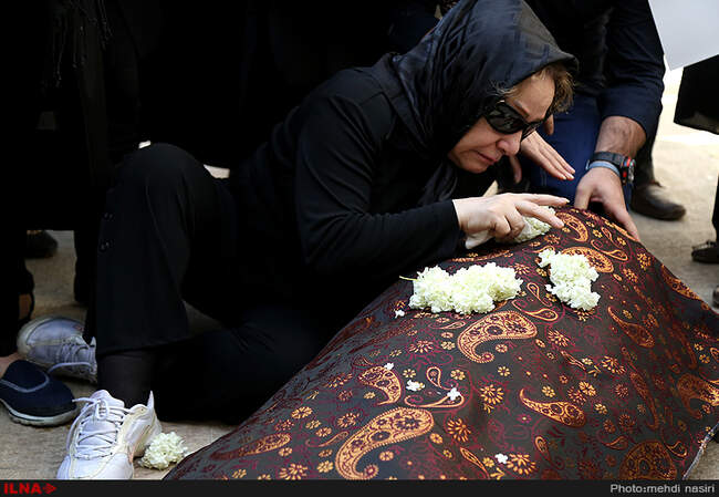 مراسم تشییع پیکر بانو ثریا حکمت در خانه سینما