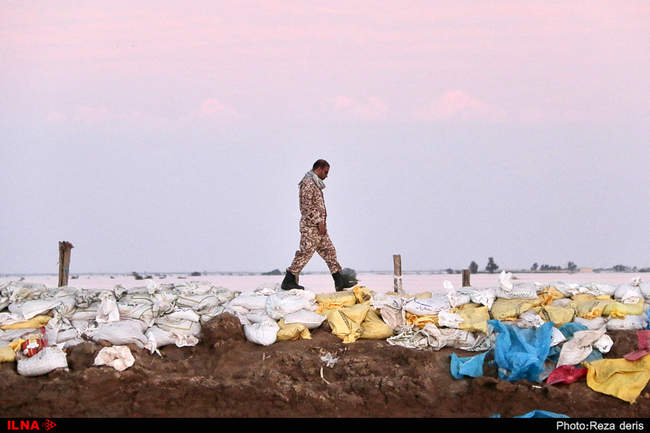 ساخت سیل بند مناطق سیل زده سوسنگرد
