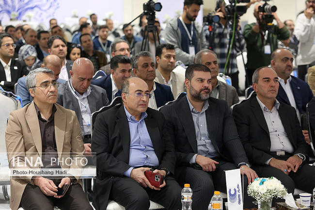 نشست رونمایی از گزارش 1403 شرکت صنایع تولیدی کروز