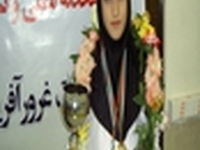 گردن آویز برنز برگردن بانوی ایلامی