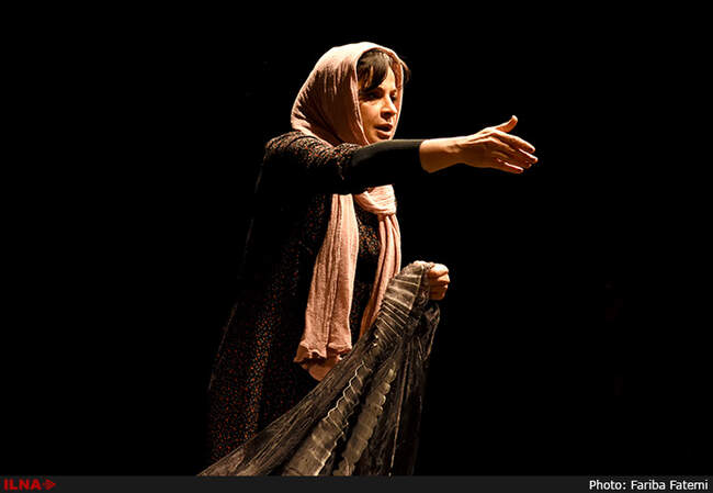 نمایش بهمن به نویسندگی و کارگردانی افروز فروزند