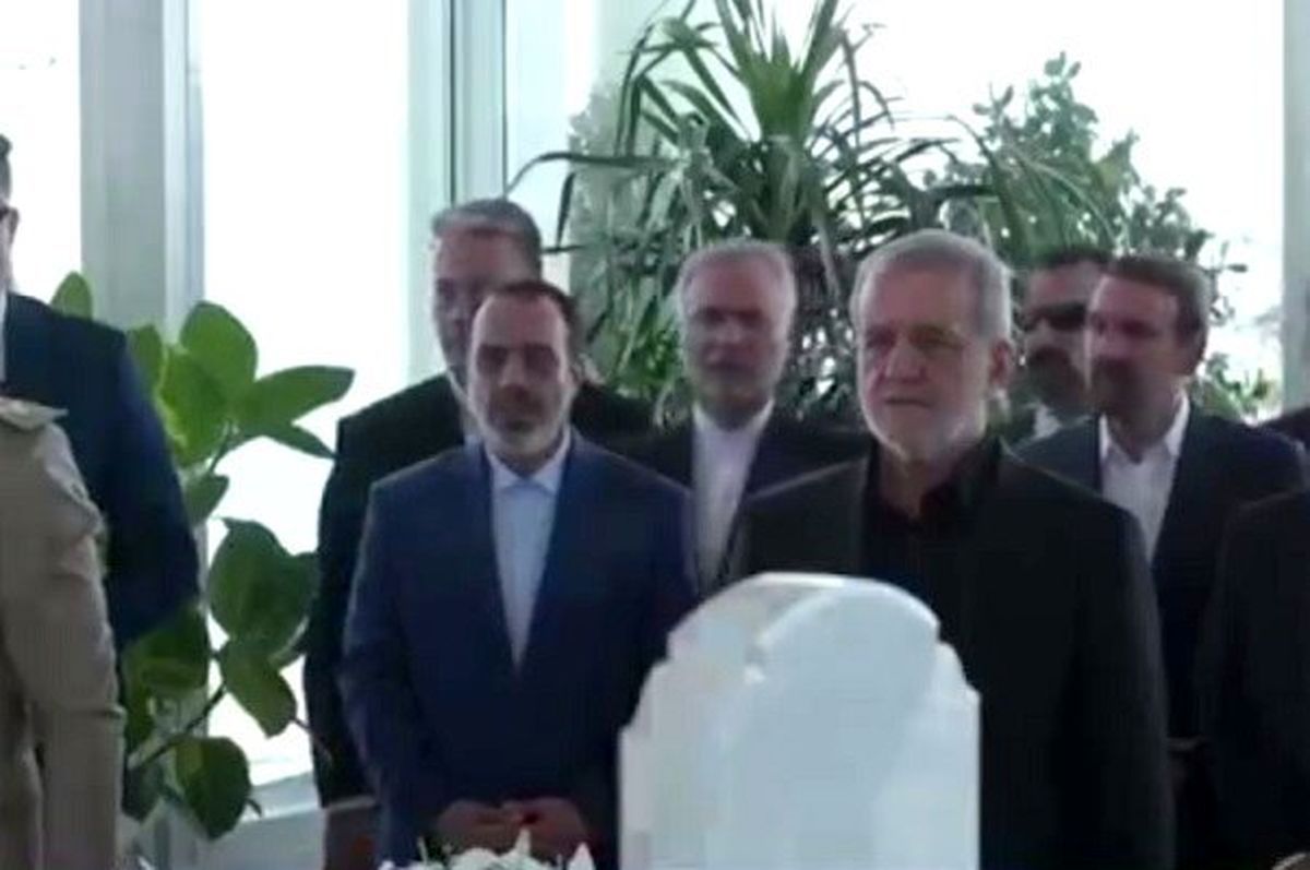 ادای احترام پزشکیان به مزار رئیس جمهور فقید عراق
