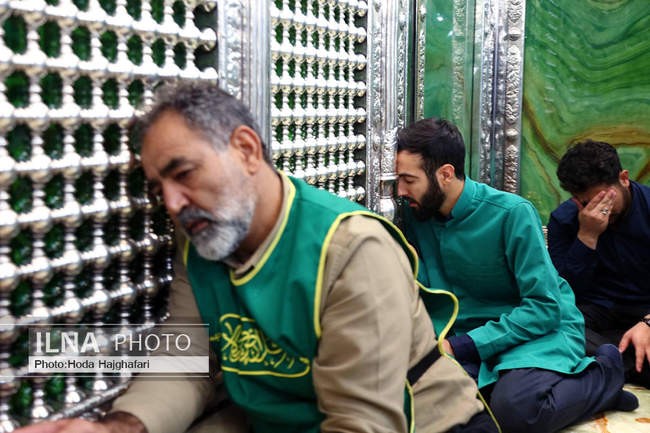 گل آرایی ضریح مطهر حضرت فاطمه معصومه 