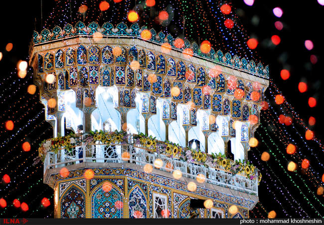 حرم مطهر رضوی در شب میلاد امام رضا (ع)