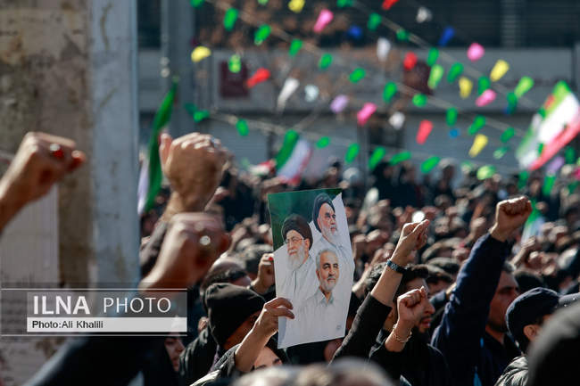 تجمع سوگواران رهبر شهید انقلاب در میدان انقلاب / ٢ 