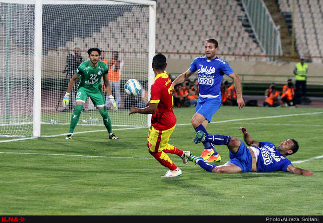 دیدار تیم های استقلال و نفت تهران