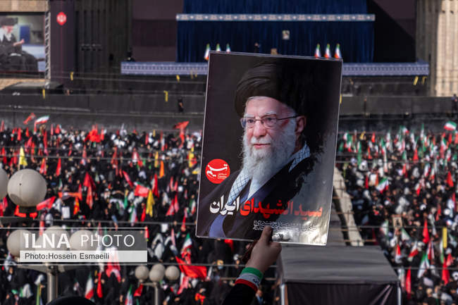 اقامه نماز بر پیکر رهبر شهید انقلاب در مصلای تهران/ 8