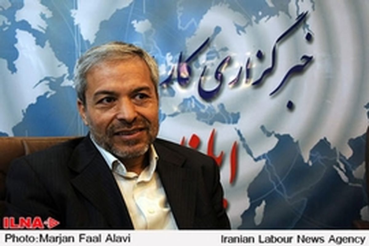 اصولگرایان فراموش نکنند که به احمدی‌نژاد چک سفید امضا دادند
