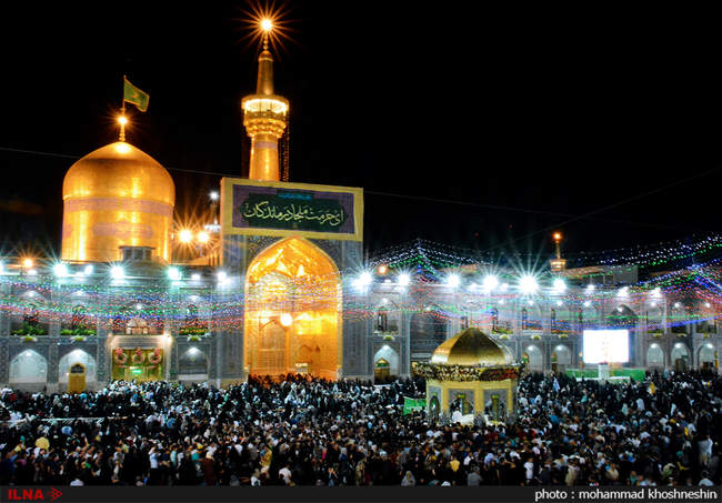حرم مطهر رضوی در شب میلاد امام رضا (ع)