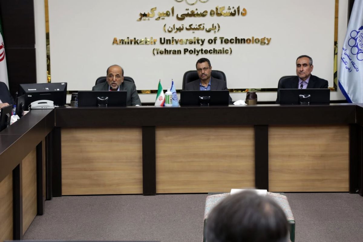 پارک‌های علم و فناوری به سمت ایجاد پردیس مشترک بروند/ تسهیلات برای استخدام  ۳۰۰ نیرو در پارک‌ها

