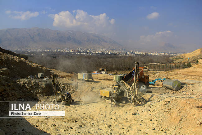 بازدید  عکاسان و خبرنگران از پروزه درحال احداث بزرگراه شهید سپهبدحاج