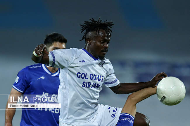 دیدار تیمهای استقلال تهران و گل گهر سیرجان