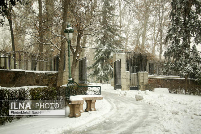 مجموعه فرهنگی-تاریخی نیاوران در یک روز برفی
