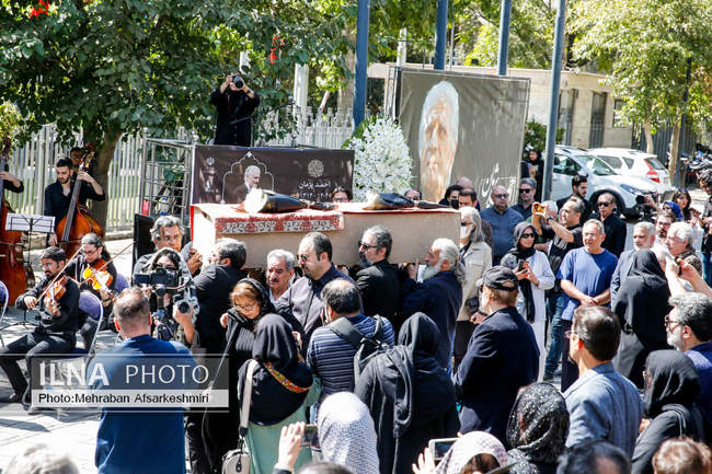 تشییع پیکر زنده‌یاد «احمد پژمان»