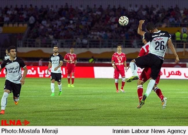 بازی فوتبال صبا قم و پرسپولیس تهران