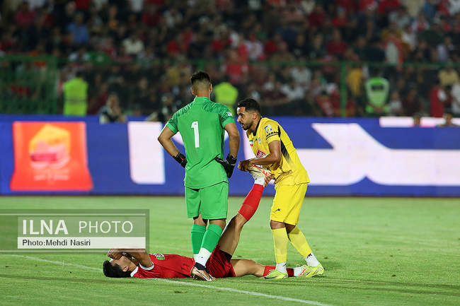 دیدار تیمهای فوتبال پرسپولیس تهران و فجر شهید سپاسی شیراز