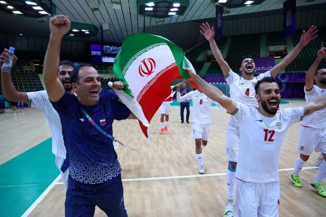 خوشحالی ملی‌پوشان فوتسال ایران پس از قهرمانی در بازی‌های کشورهای ا