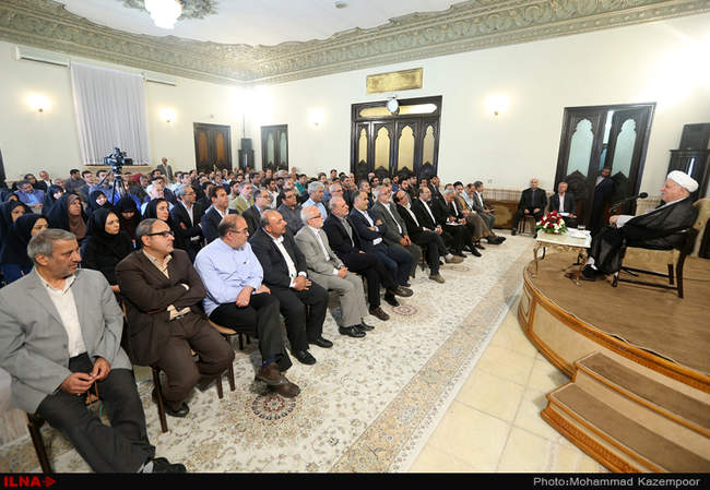 دیدار جمعی از آزادگان هشت سال دفاع مقدس با آیت‌الله هاشمی رفسنجانی