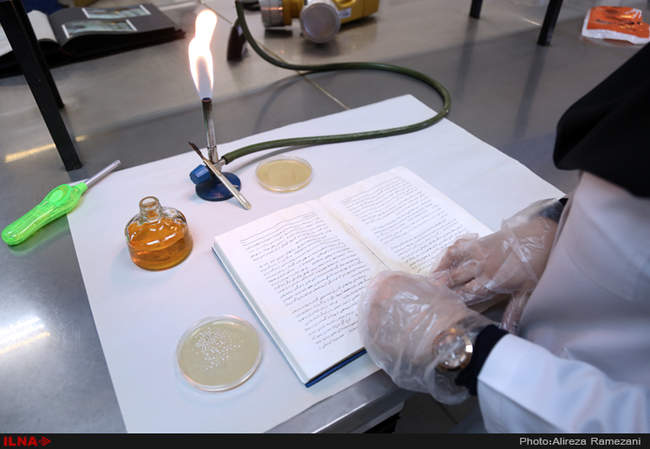 اولین تور بازدید خبرنگاران از مخزن آرشیو ملی ایران