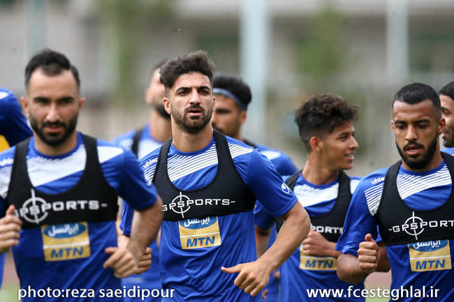 گزارش تصویری: تمرین استقلال با تولد زرینچه و پا به توپ شدن استراماچون