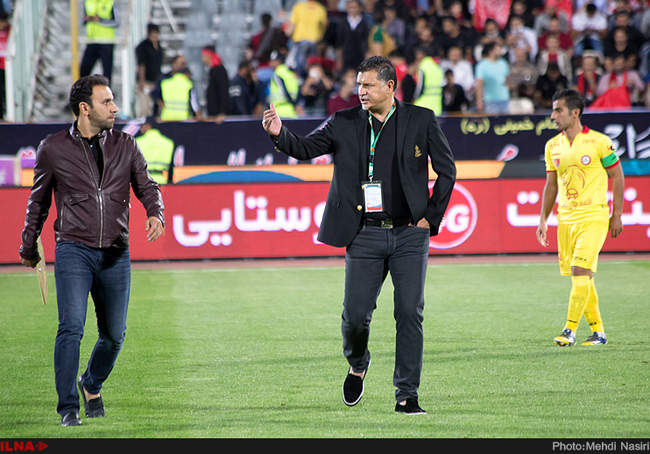 مسابقه فوتبال بین دوتیم پرسپولیس تهران و نفت تهران