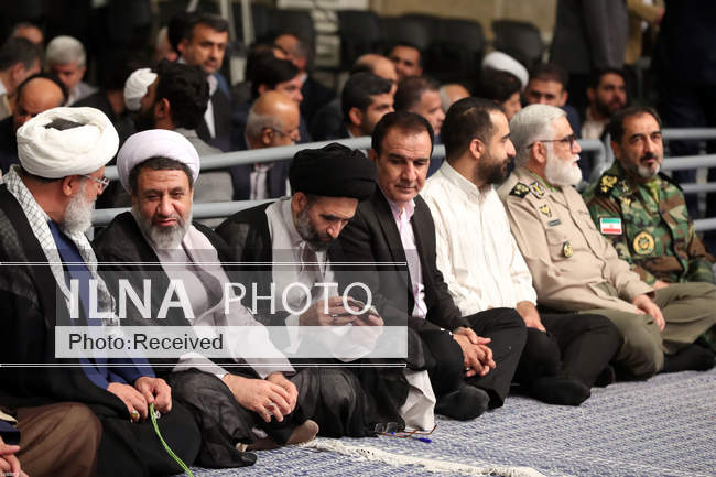 دیدار جمعی از مردم، مسئولان و مهمانان کنفرانس وحدت اسلامی با مقام مع