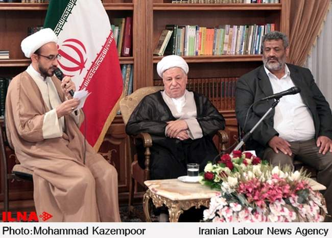 اعضای ستاد برگزاری یادواره‌های شهدای یزدل با آیت الله هاشمی