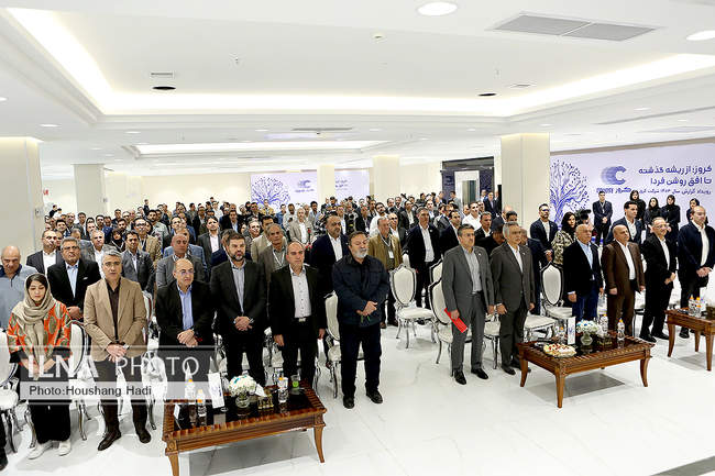 نشست رونمایی از گزارش 1403 شرکت صنایع تولیدی کروز