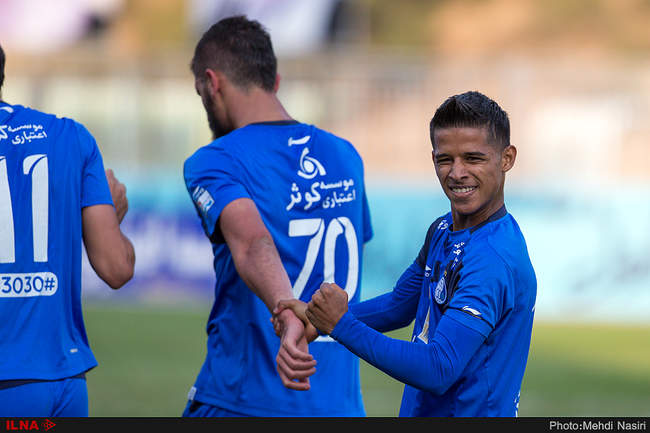 دیدار تیم های استقلال تهران وسایپا