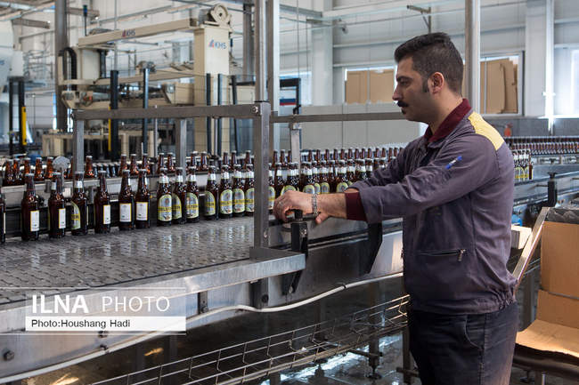 سایه های خمیده کارگران را دریابیم