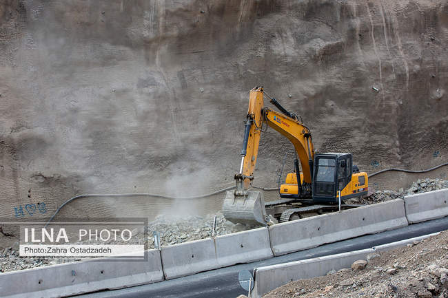 بازدید رئیس بنیاد مستضعفان از باند شرقی فاز ۲ آزادراه تهران شمال