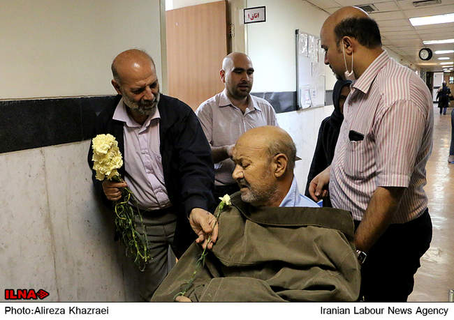 عیادت دبیرکل خانه کارگر از بیماران