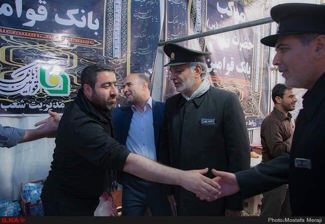 اهداء پرچم حرم امام رضا (ع) به موکب های مستقر در مهران