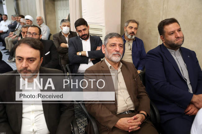 دیدار جمعی از مردم، مسئولان و مهمانان کنفرانس وحدت اسلامی با مقام مع�