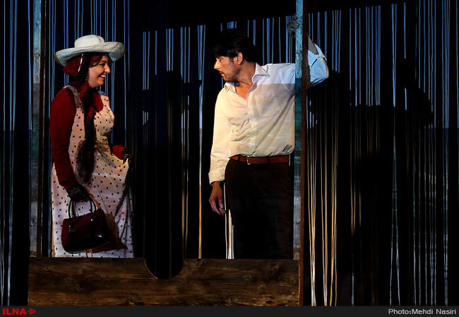 نمایش تئاتر بیگانه