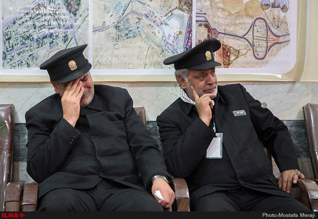 اهداء پرچم حرم امام رضا (ع) به موکب های مستقر در مهران