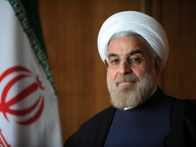 روحانی از خودروی برقی-بنزینی رونمایی کرد