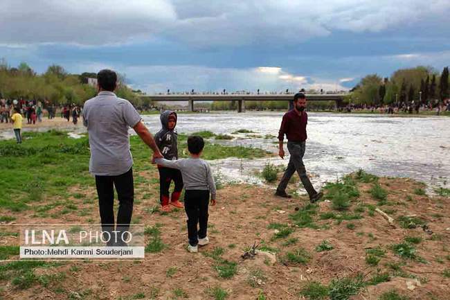 جاری شدن آب در زاینده رود