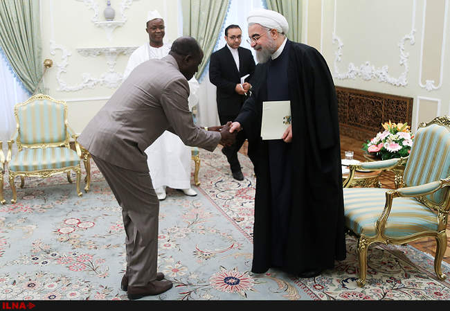 تقدیم استوارنامه سفیران 6 کشور به رئیس جمهوری