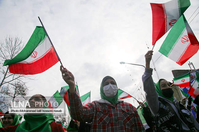 حضور حماسی مردم سنندج در راهپیمایی ۲۲بهمن 