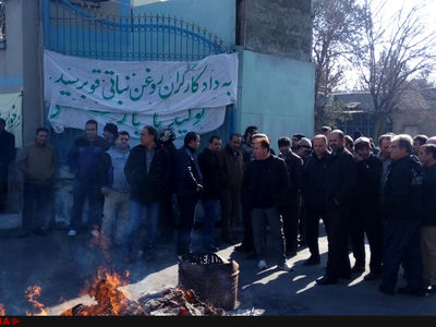 یک ماه از مطالبات کارگران پارس قو پرداخت شد/ ادامه تجمع صنفی مقابل درب کارخانه