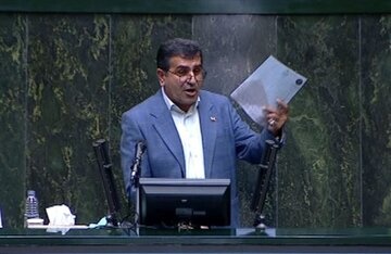نباید بر اساس سلیقه‌ دولت ها از صندوق‌های بازنشستگی توقع داشته باشیم
