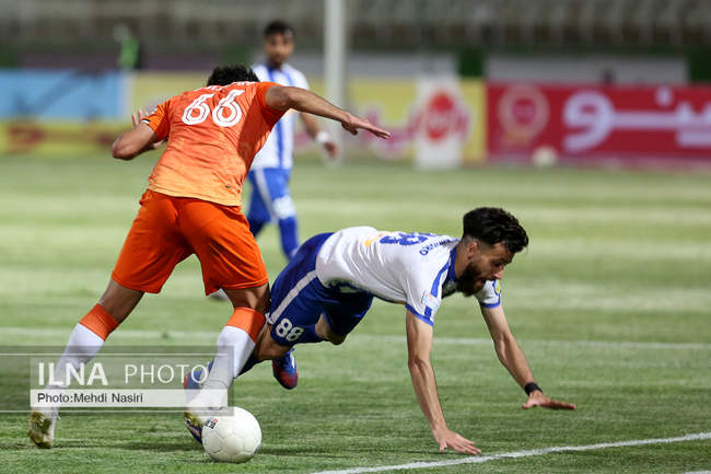 دیدار تیمهای فوتبال سایپا و پیکان