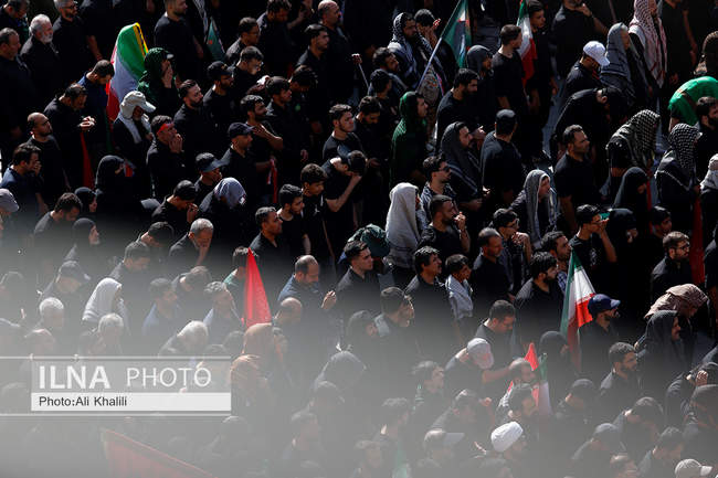 اقامه نماز بر پیکر رهبر شهید انقلاب در مصلای تهران / 7