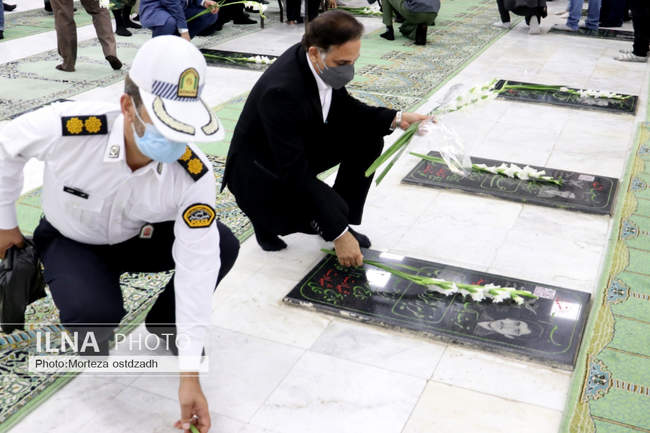 غبارروبی گلزار شهدا بندرعباس همزمان با هفته دفاع مقدس