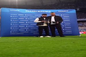 ویدئو: علی قلی زاده جایزه بهترین بازیکن ماه را دریافت کرد