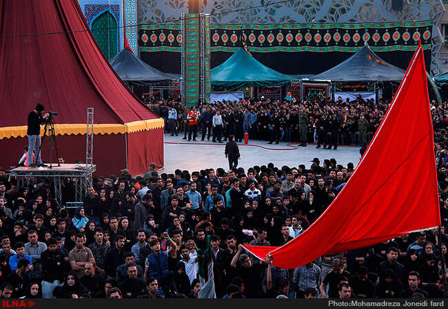 مراسم عزاداری و خیمه سوزان روز عاشورا در میدان امام حسین (ع) 