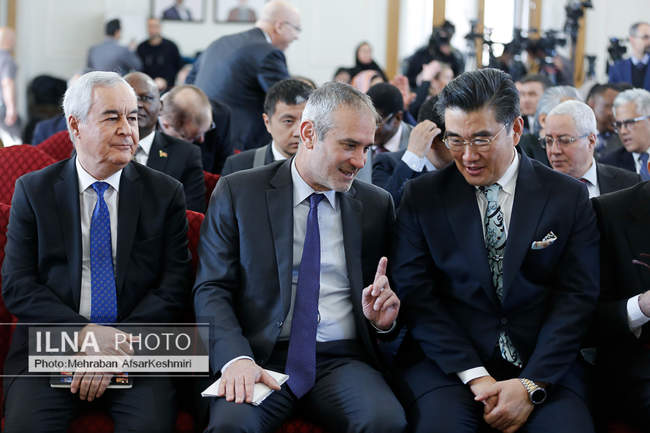 نشست وزیر امور خارجه با سفرا و روسای نمایندگی‌های خارجی مقیم تهران