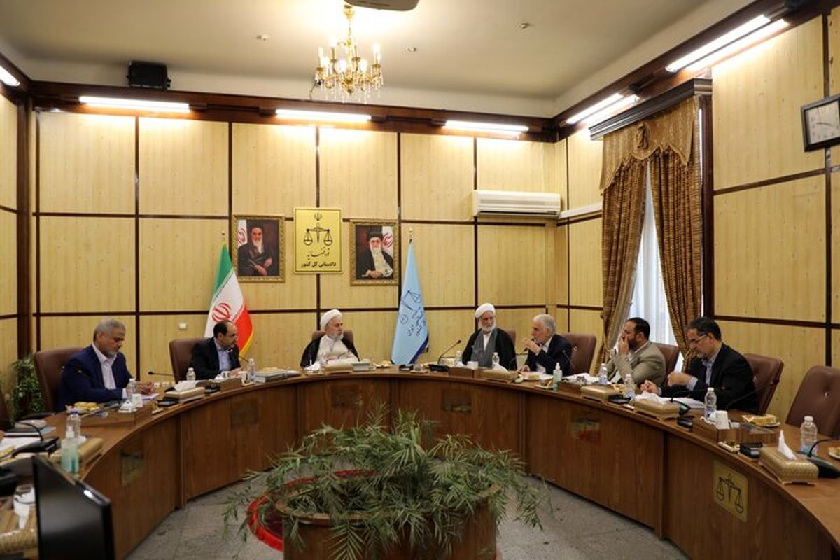 آزادی ۹۰۰ نفر از زندان اوین با ارفاقات قانونی